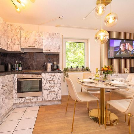 Luxx Home Bc, Zentral - Fuer 4 Personen - Balkon - Parken - Voll Ausgestattete Kueche Biberach an der Riss Ngoại thất bức ảnh