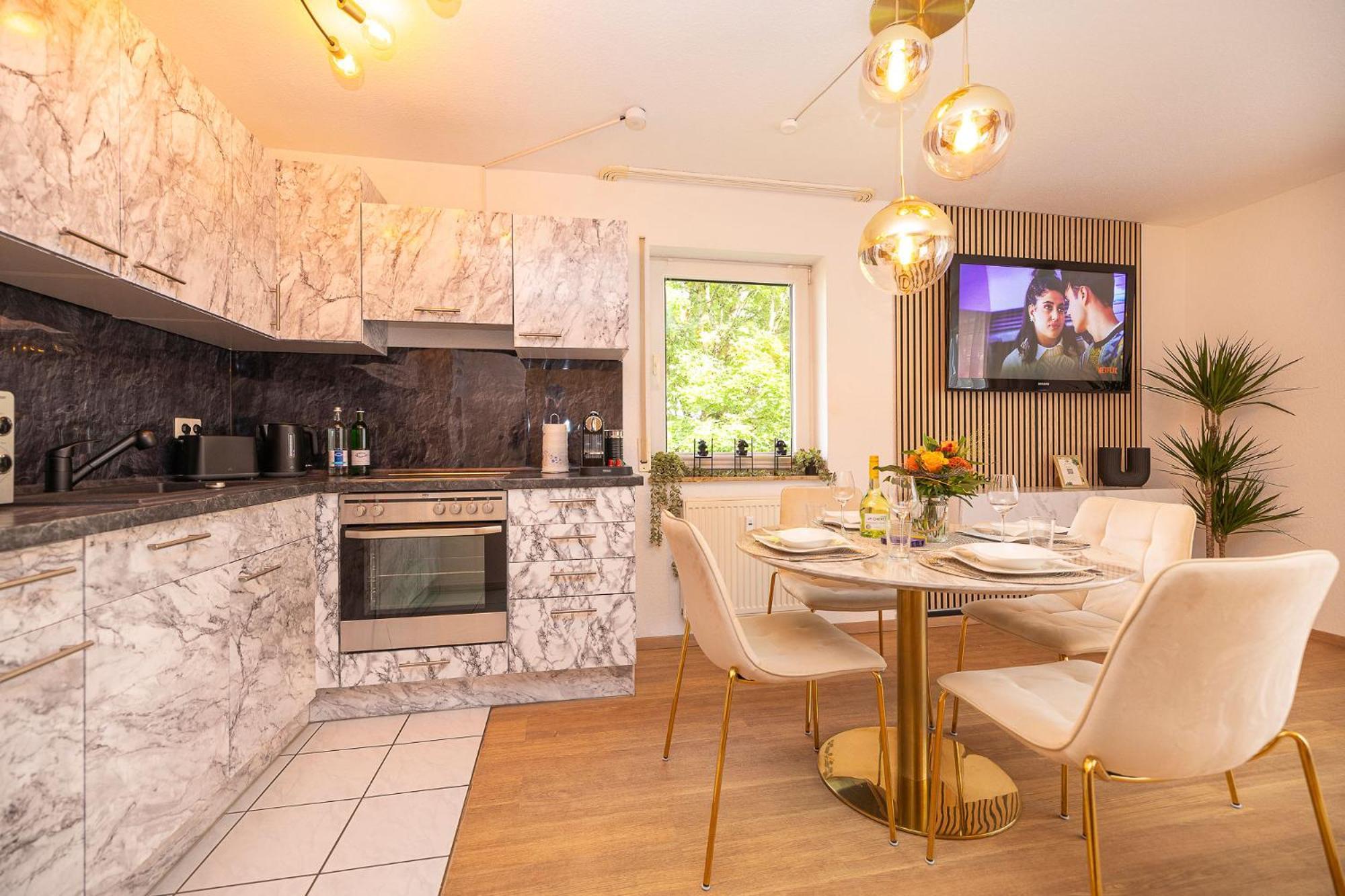 Luxx Home Bc, Zentral - Fuer 4 Personen - Balkon - Parken - Voll Ausgestattete Kueche Biberach an der Riss Ngoại thất bức ảnh