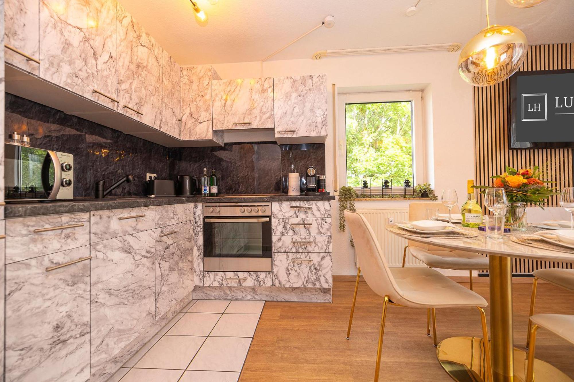 Luxx Home Bc, Zentral - Fuer 4 Personen - Balkon - Parken - Voll Ausgestattete Kueche Biberach an der Riss Ngoại thất bức ảnh