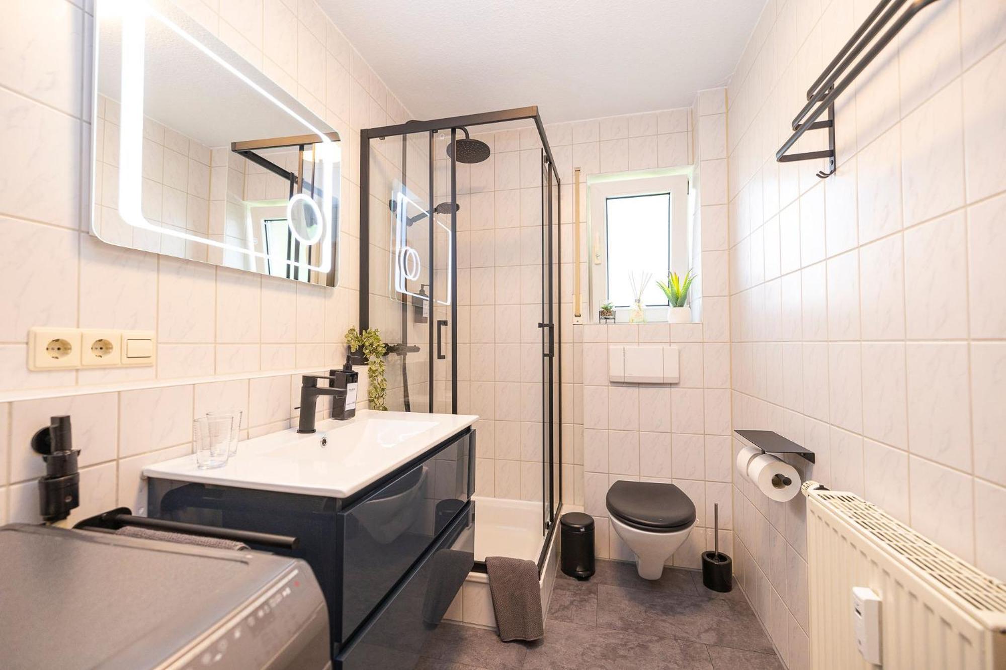 Luxx Home Bc, Zentral - Fuer 4 Personen - Balkon - Parken - Voll Ausgestattete Kueche Biberach an der Riss Ngoại thất bức ảnh